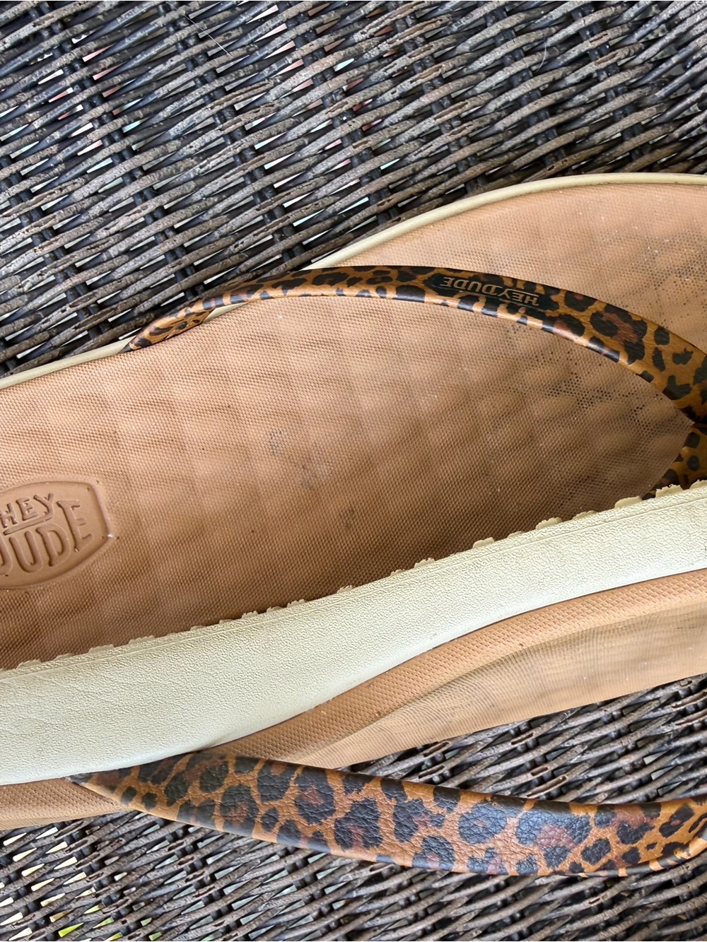 Hey Dude Maui Breeze Leopard Print Flip Flops. Great shape. Size W9 = Women’s 9 - Picture 6 of 16